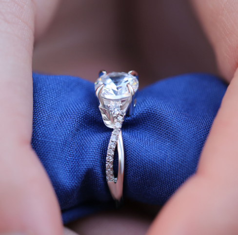 Hao Stone Ring - Round Fashion Ring